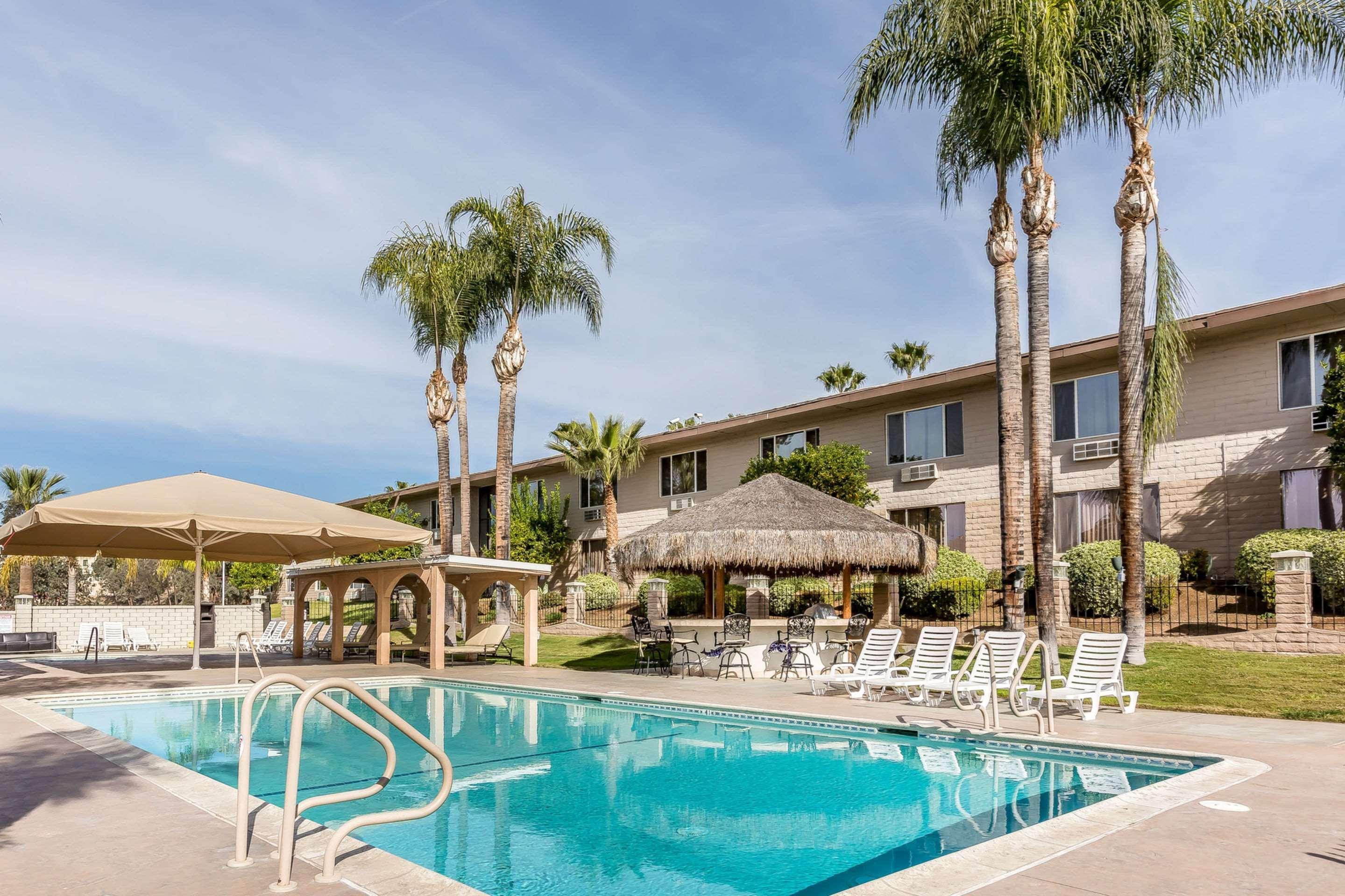 Econo Lodge Lake Elsinore Casino Exterior photo