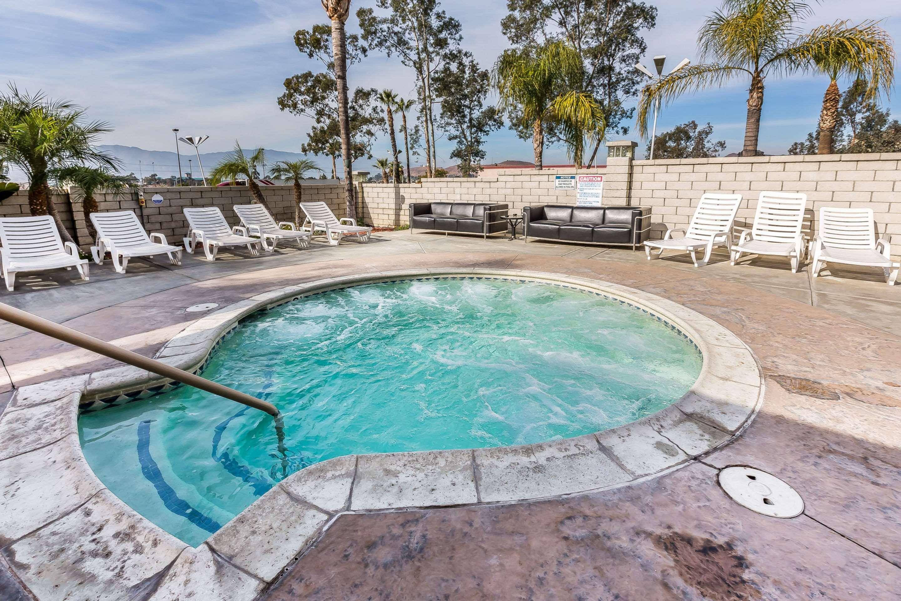 Econo Lodge Lake Elsinore Casino Exterior photo